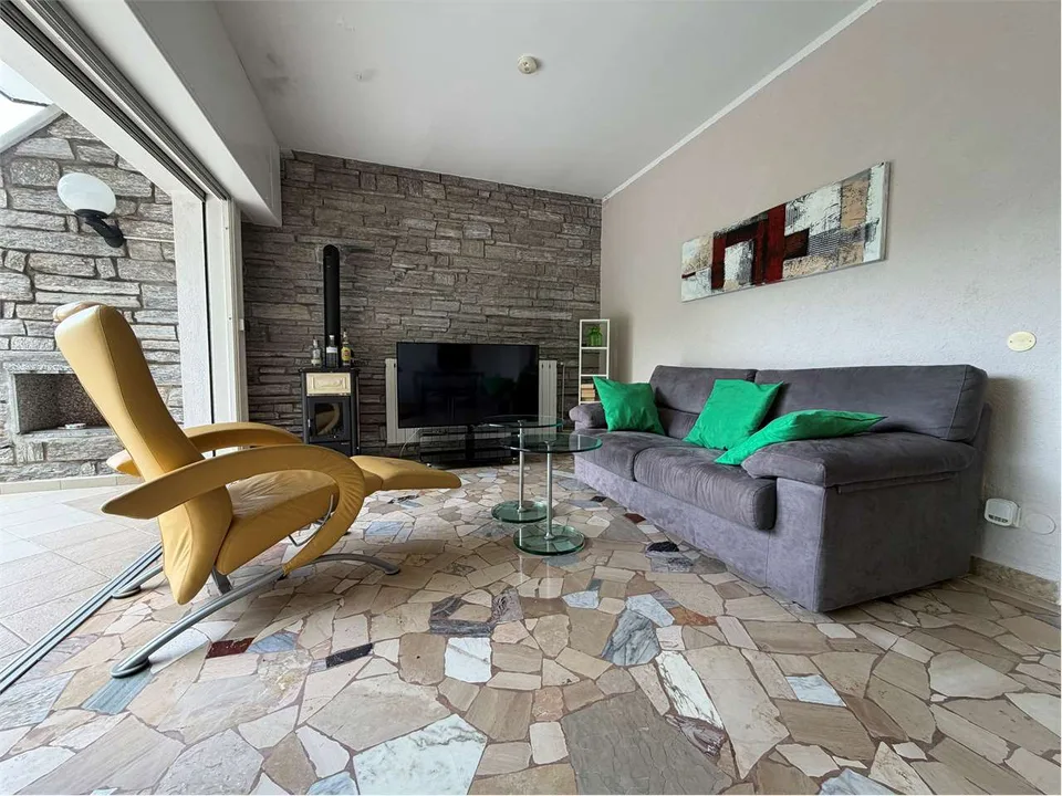 Curato appartamento trilocale con terrazza e splendida vista lago, vic – foto 3 di 13