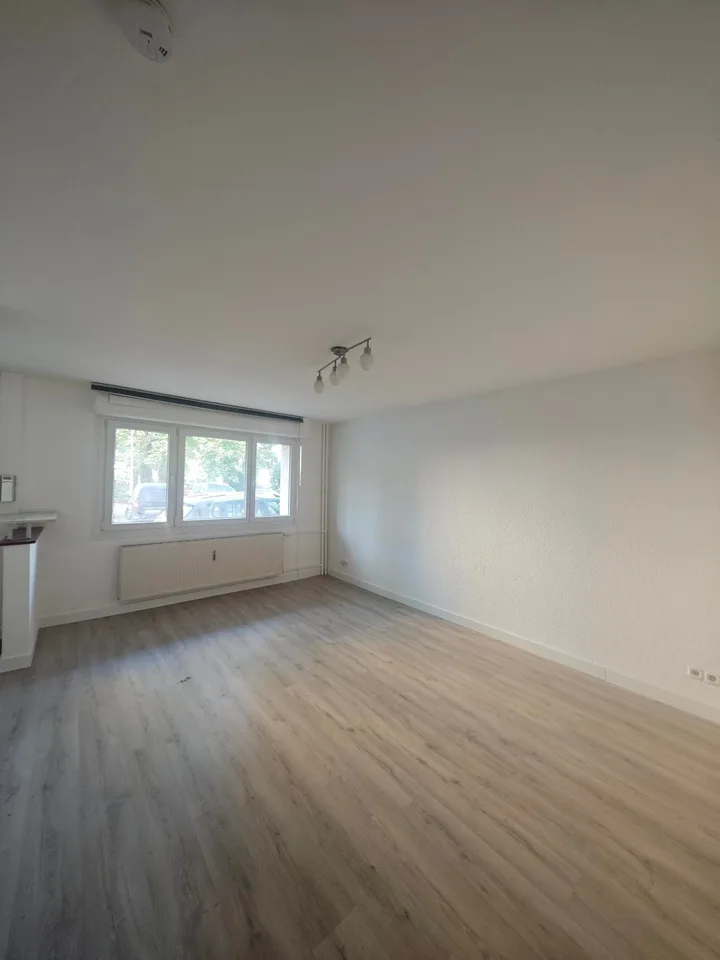 Monolocale di 24,89 m² con cantina, ideale per la posizione vicino a tutte le comodità – foto 2 di 7