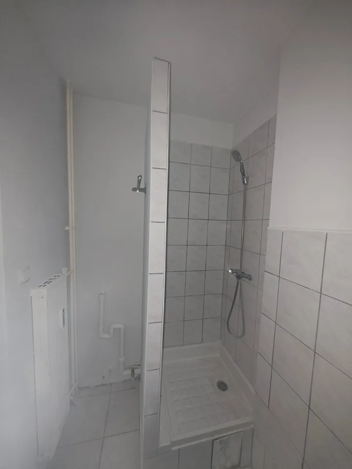 Monolocale di 24,89 m² con cantina, ideale per la posizione vicino a tutte le comodità – foto 5 di 7