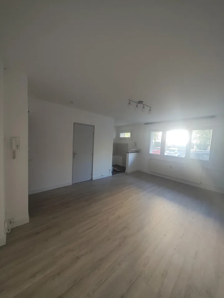 Monolocale di 24,89 m² con cantina, ideale per la posizione vicino a tutte le comodità – foto 3 di 7