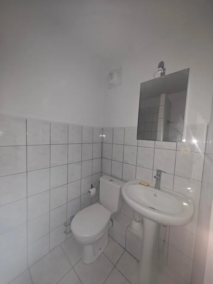 Monolocale di 24,89 m² con cantina, ideale per la posizione vicino a tutte le comodità – foto 6 di 7