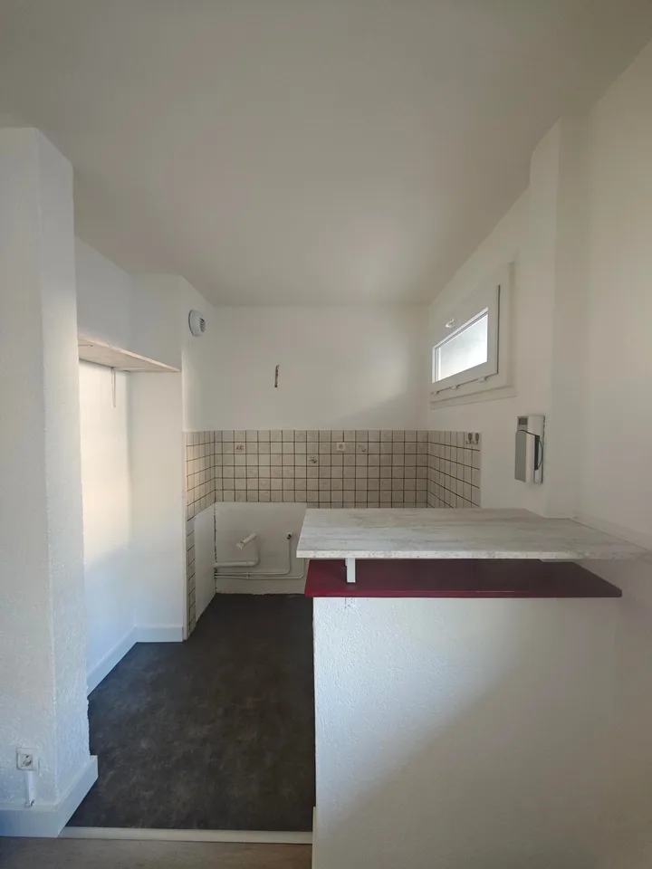 Monolocale di 24,89 m² con cantina, ideale per la posizione vicino a tutte le comodità – foto 4 di 7