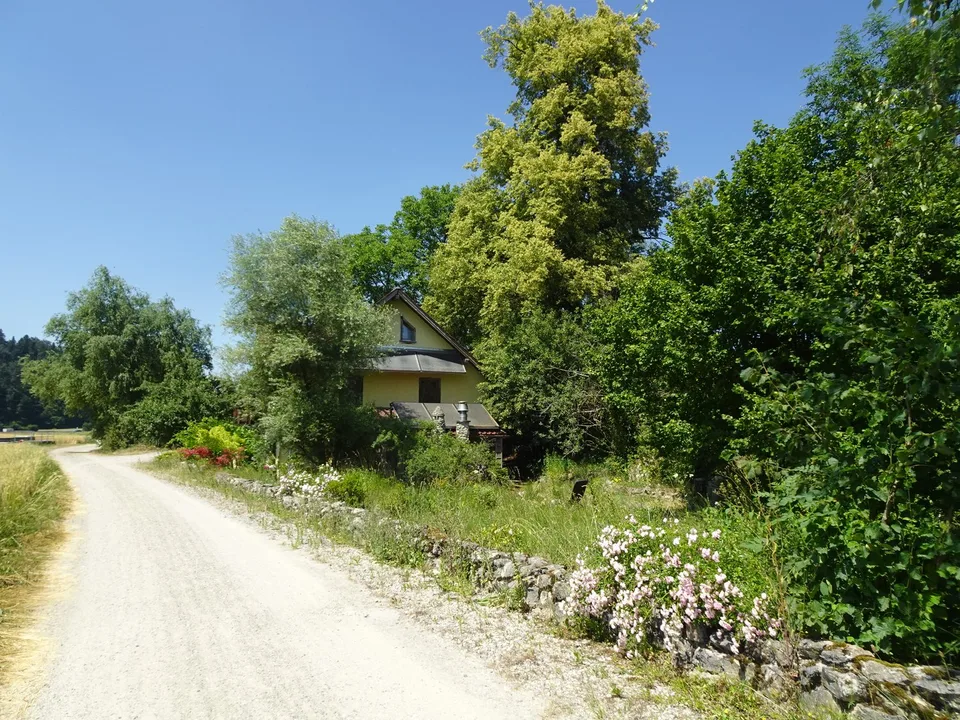 Ökologisch umgebautes ehemaliges Bauernhaus inmitten der Natur – Foto 2 von 20