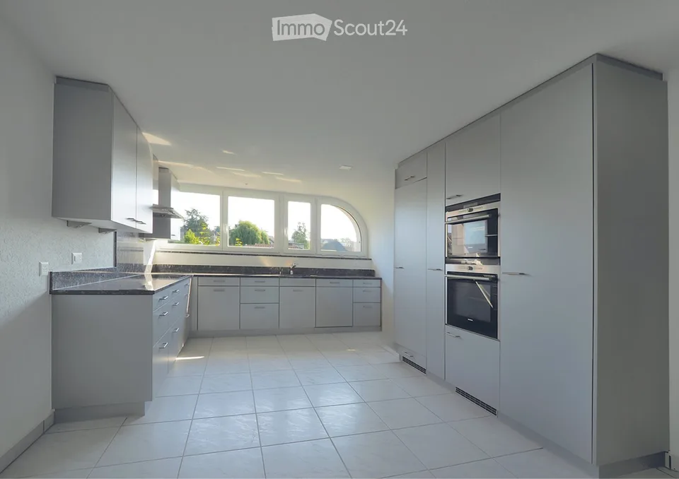 Appartamento spazioso di 6,5 locali con vista panoramica ad Aarwangen – foto 2 di 4