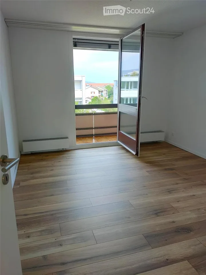 Appartamento di 2 camere al 3° piano con due balconi e una bella vista – foto 2 di 6
