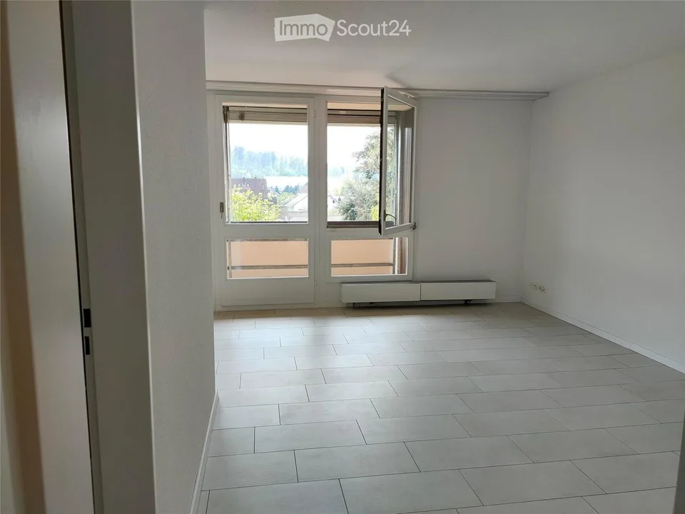 Appartamento di 2 camere al 3° piano con due balconi e una bella vista – foto 5 di 6