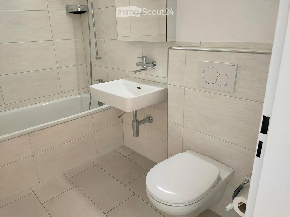 Appartamento di 2 camere al 3° piano con due balconi e una bella vista – foto 4 di 6