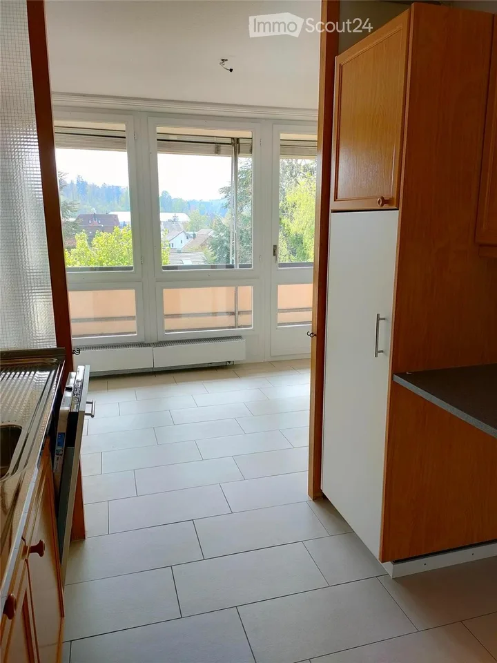 Appartamento di 2 camere al 3° piano con due balconi e una bella vista – foto 3 di 6