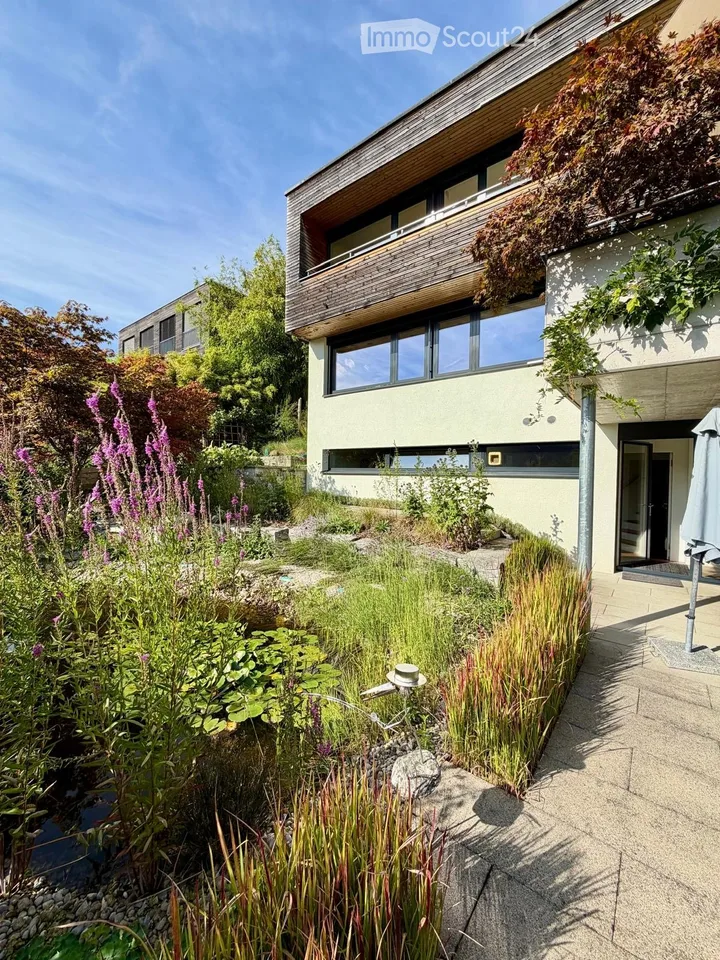 Architectural Jewel with Panoramic View – photo 2 of 14