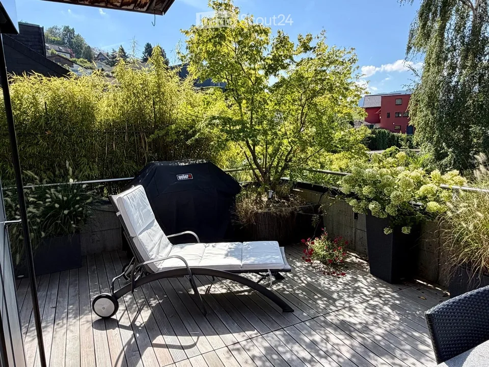 Architectural Jewel with Panoramic View – photo 3 of 14