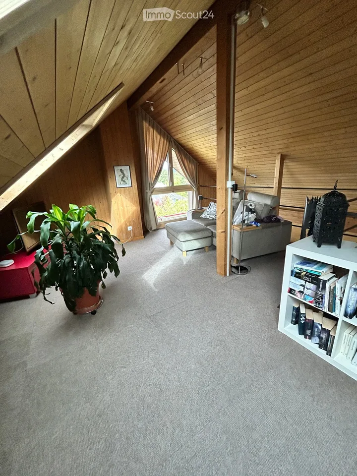 Charmant appartement maisonnette 4.5 pièces dans un environnement verdoyant avec garage et atelier – photo 3 sur 8