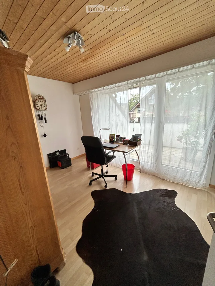 Charmant appartement maisonnette 4.5 pièces dans un environnement verdoyant avec garage et atelier – photo 6 sur 8
