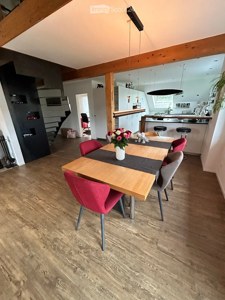 Charmant appartement maisonnette 4.5 pièces dans un environnement verdoyant avec garage et atelier – photo 2 sur 8