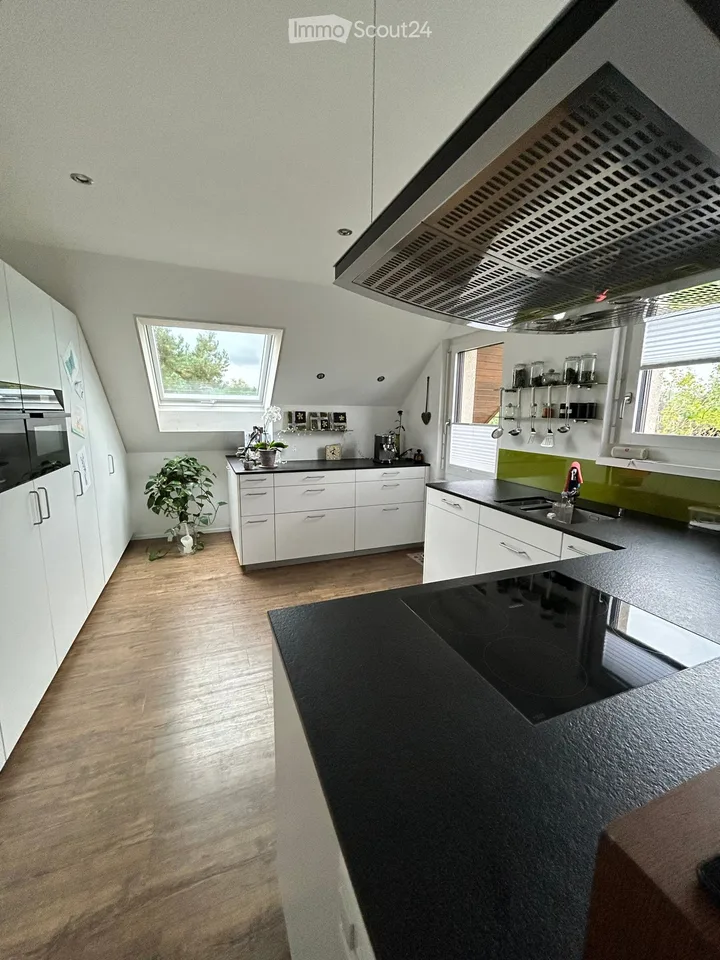 Charmant appartement maisonnette 4.5 pièces dans un environnement verdoyant avec garage et atelier – photo 5 sur 8