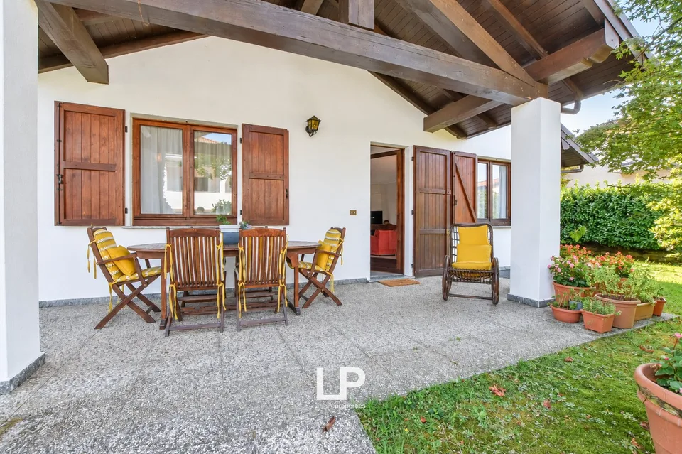 Villa im Grünen in Castelletto Sopra Ticino – Foto 3 von 13