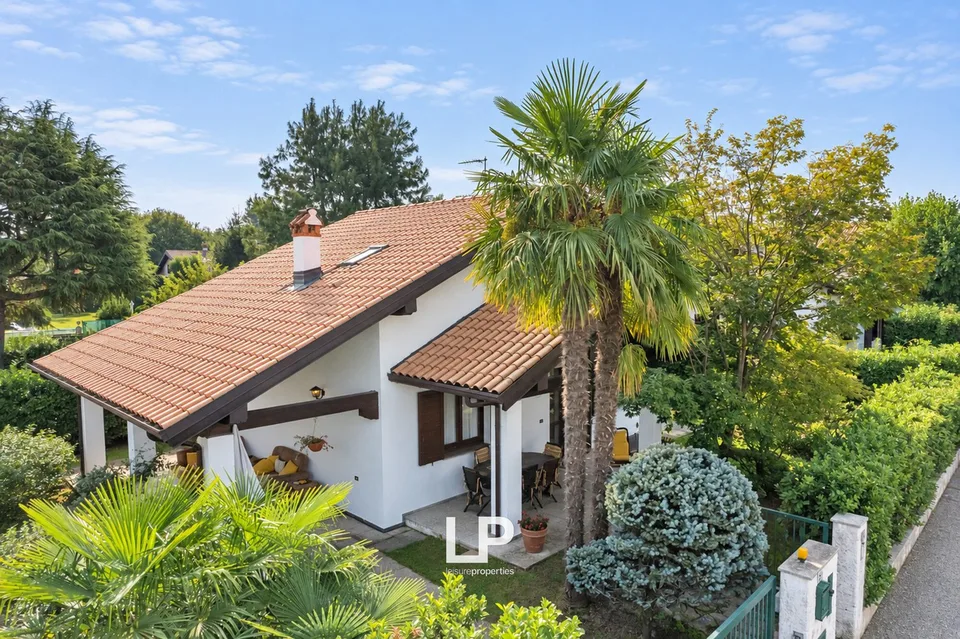 Villa im Grünen in Castelletto Sopra Ticino – Foto 2 von 13