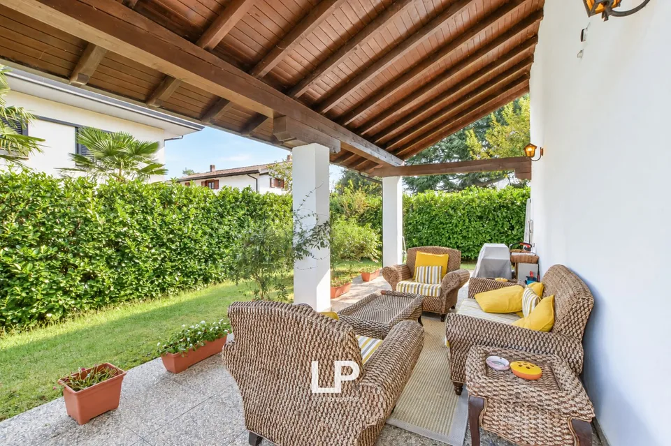 Villa im Grünen in Castelletto Sopra Ticino – Foto 4 von 13