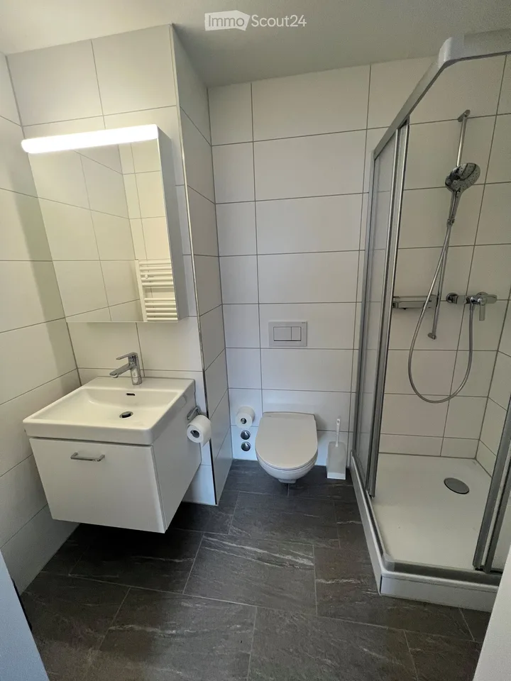 Gemütliche Zimmer mit Balkon und oder Fenster und herrlicher Aussicht in Unterbäch – Foto 2 von 13