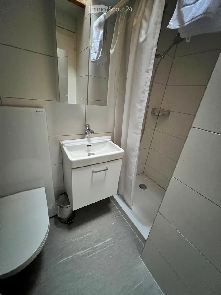 Gemütliche Zimmer mit Balkon und oder Fenster und herrlicher Aussicht in Unterbäch – Foto 9 von 13