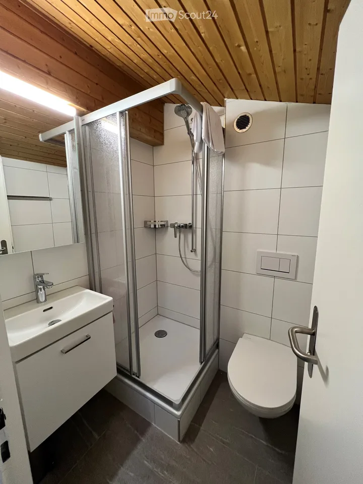 Gemütliche Zimmer mit Balkon und oder Fenster und herrlicher Aussicht in Unterbäch – Foto 12 von 13