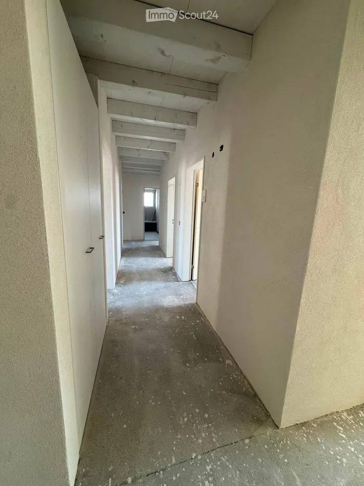 Appartamento di 5,5 locali magnificamente ristrutturato a Mettmenstetten! – foto 2 di 10