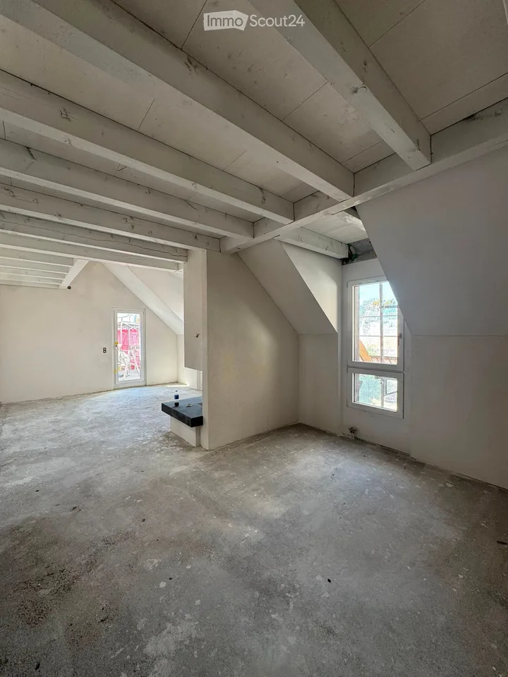 Appartamento di 5,5 locali magnificamente ristrutturato a Mettmenstetten! – foto 3 di 10