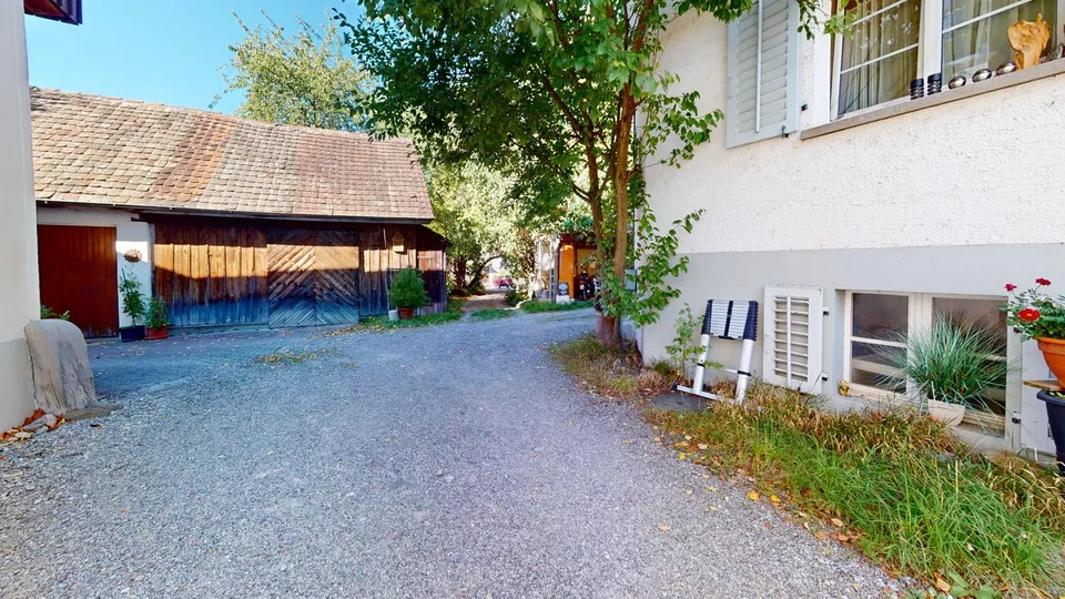 Ampia casa a due famiglie con area benessere, carport, box auto e parcheggio esterno – foto 3 di 18