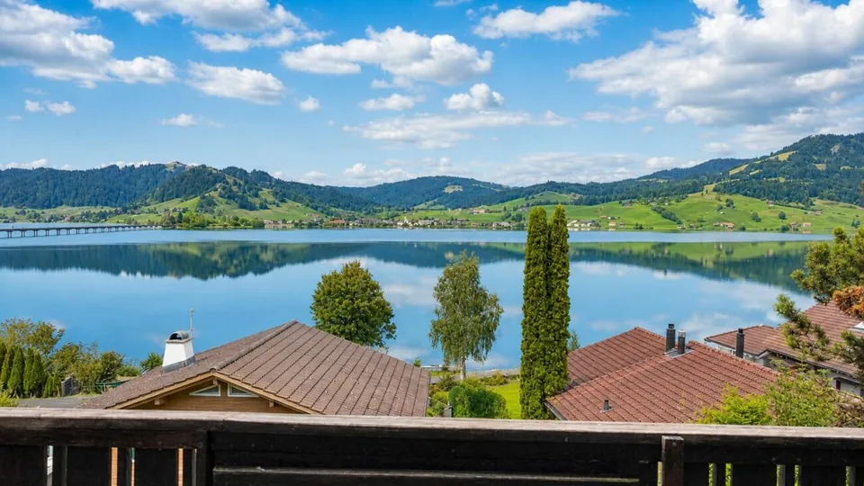 Dreamy holiday home with fantastic lake view – photo 14 of 27