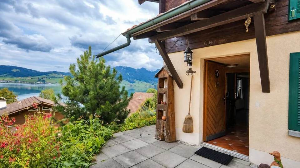 Dreamy holiday home with fantastic lake view – photo 11 of 27