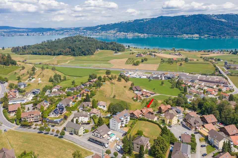 Bijou de 5,5 pièces avec grande cuisine dans un endroit idyllique avec vue sur le lac – photo 24 sur 25