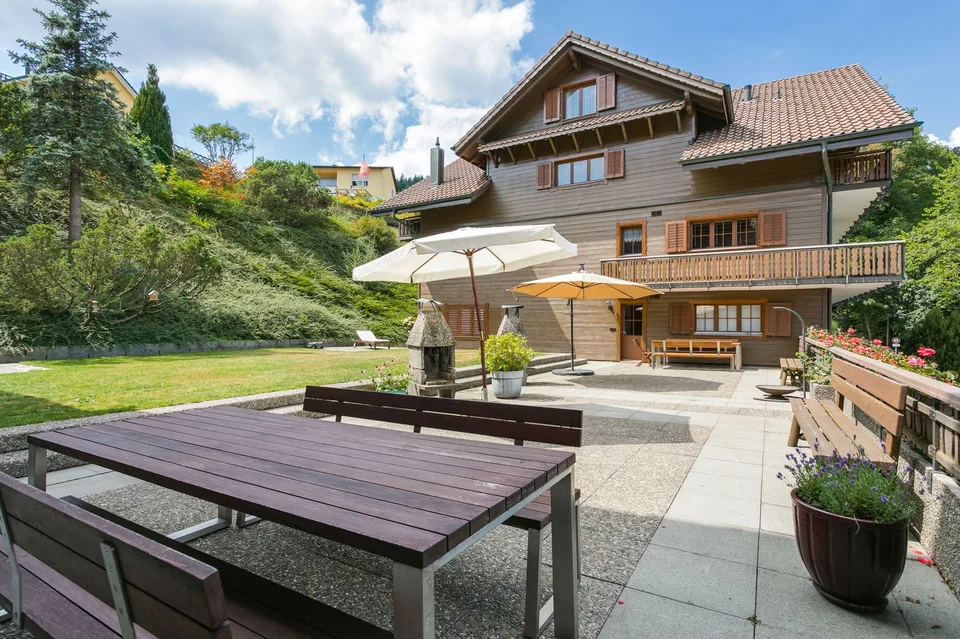 Bijou de 5,5 pièces avec grande cuisine dans un endroit idyllique avec vue sur le lac – photo 2 sur 25