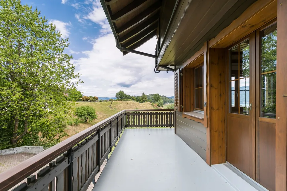 Bijou de 5,5 pièces avec grande cuisine dans un endroit idyllique avec vue sur le lac – photo 13 sur 25