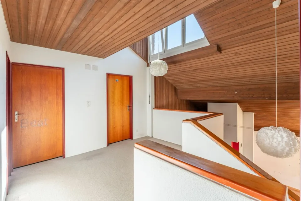 Un endroit ensoleillé avec vue sur les montagnes : Maison unifamiliale avec appartement pour personnes âgées – photo 7 sur 21