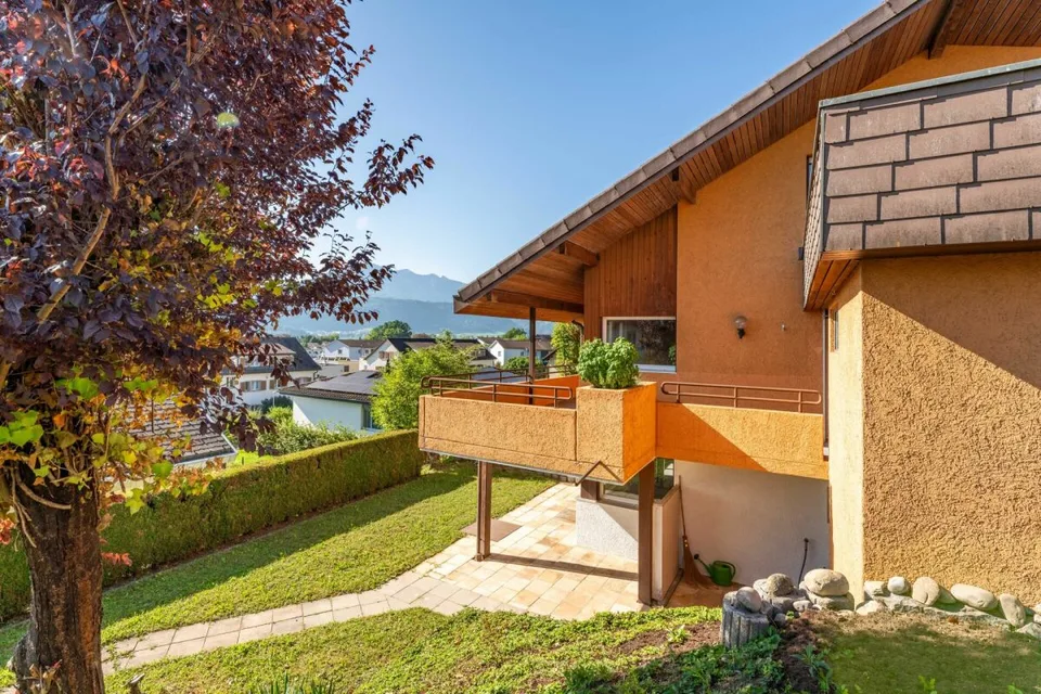 Un endroit ensoleillé avec vue sur les montagnes : Maison unifamiliale avec appartement pour personnes âgées – photo 19 sur 21