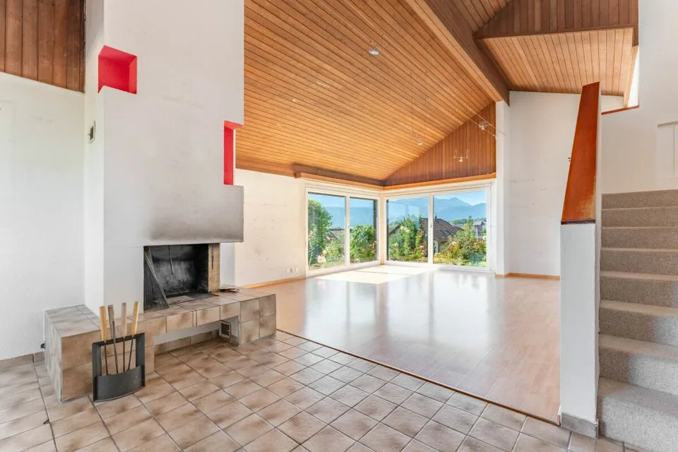 Un endroit ensoleillé avec vue sur les montagnes : Maison unifamiliale avec appartement pour personnes âgées – photo 5 sur 21