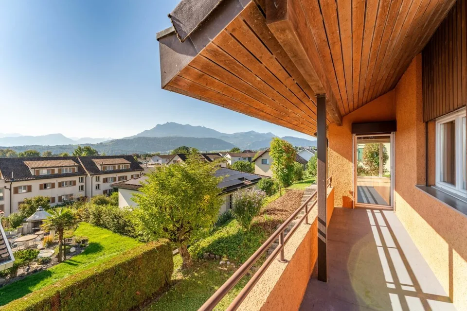 Un endroit ensoleillé avec vue sur les montagnes : Maison unifamiliale avec appartement pour personnes âgées – photo 12 sur 21