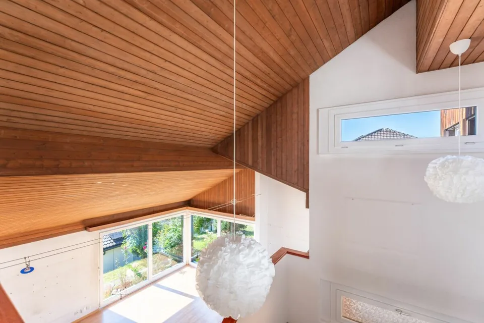 Un endroit ensoleillé avec vue sur les montagnes : Maison unifamiliale avec appartement pour personnes âgées – photo 9 sur 21