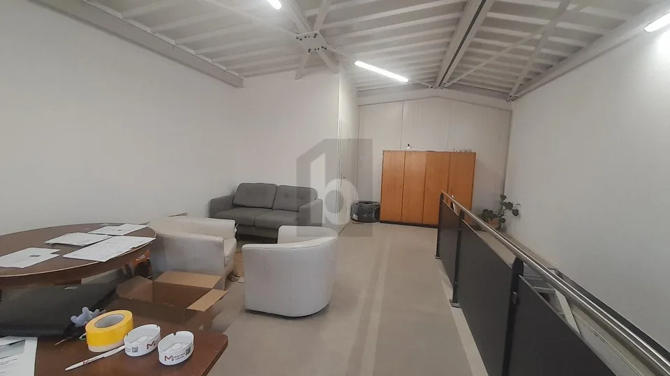 BOX/OFFICE IN DUPLEX WITH PARKING – photo 3 of 6