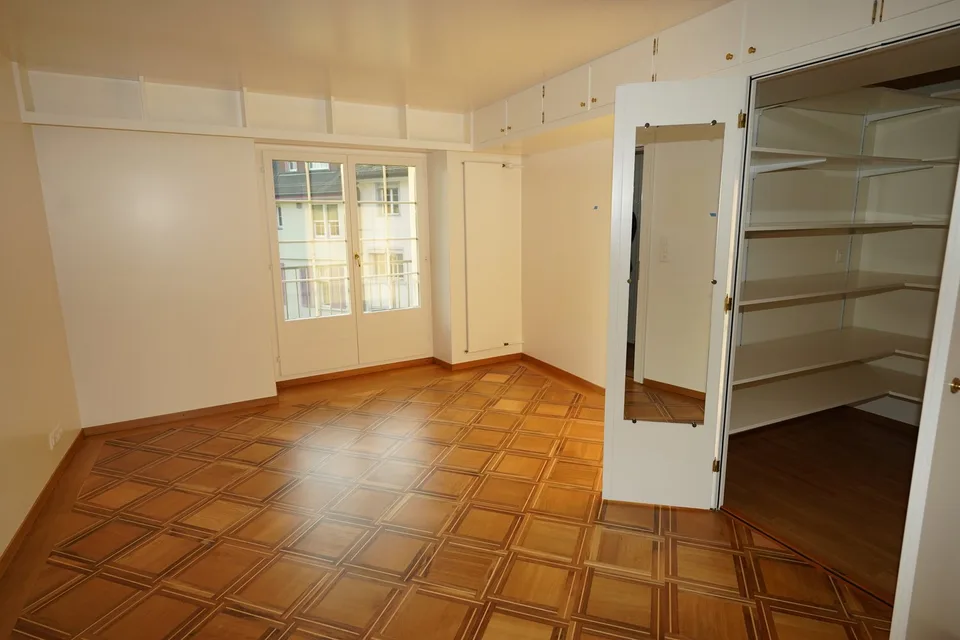 Charmante 3-Zimmer-Wohnung mit Balkon in der Zürcher Altstadt – Foto 10 von 13