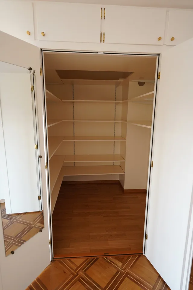 Charmante 3-Zimmer-Wohnung mit Balkon in der Zürcher Altstadt – Foto 9 von 13