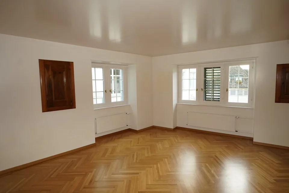 Charmante 3-Zimmer-Wohnung mit Balkon in der Zürcher Altstadt – Foto 4 von 13