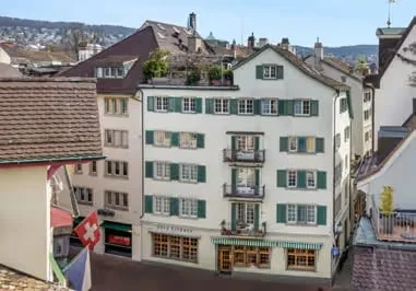 Charmante 3-Zimmer-Wohnung mit Balkon in der Zürcher Altstadt – Foto 2 von 13
