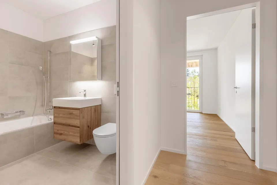 Ampio appartamento in proprietà in una posizione familiare ad Au-Wädenswil, ideale per crescere e fiorire – foto 7 di 9