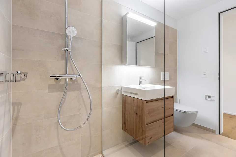 Ampio appartamento in proprietà in una posizione familiare ad Au-Wädenswil, ideale per crescere e fiorire – foto 8 di 9