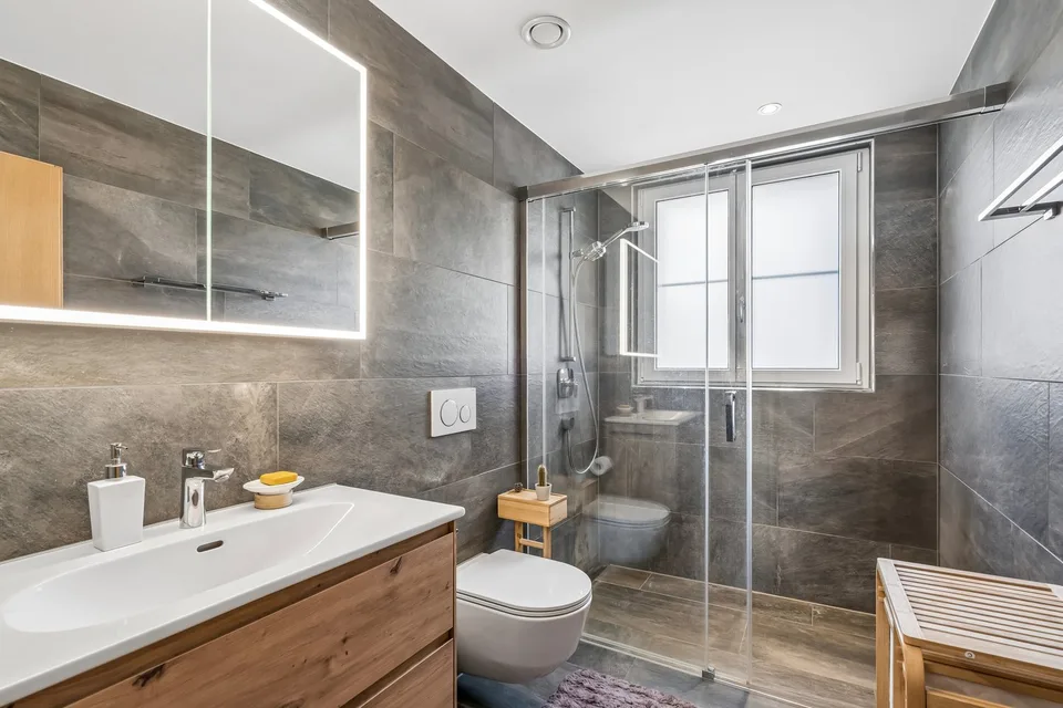 Casa residenziale e commerciale a Würenlos con base di guadagno stabile – foto 5 di 10