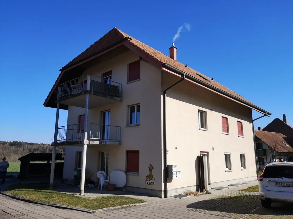 Ampio e luminoso appartamento di 4,5 locali nella campagna di Rapperswil/BE – foto 2 di 16
