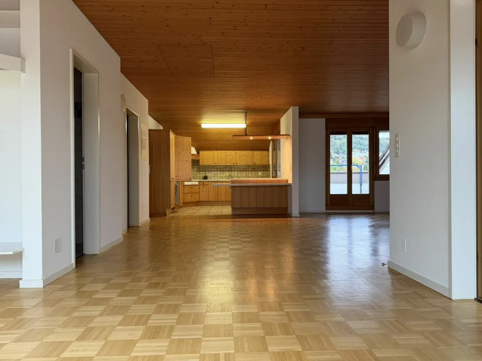 Charmante 3.5-Zi.-Dachwohnung mit Cheminée in Menziken AG – Foto 4 von 13