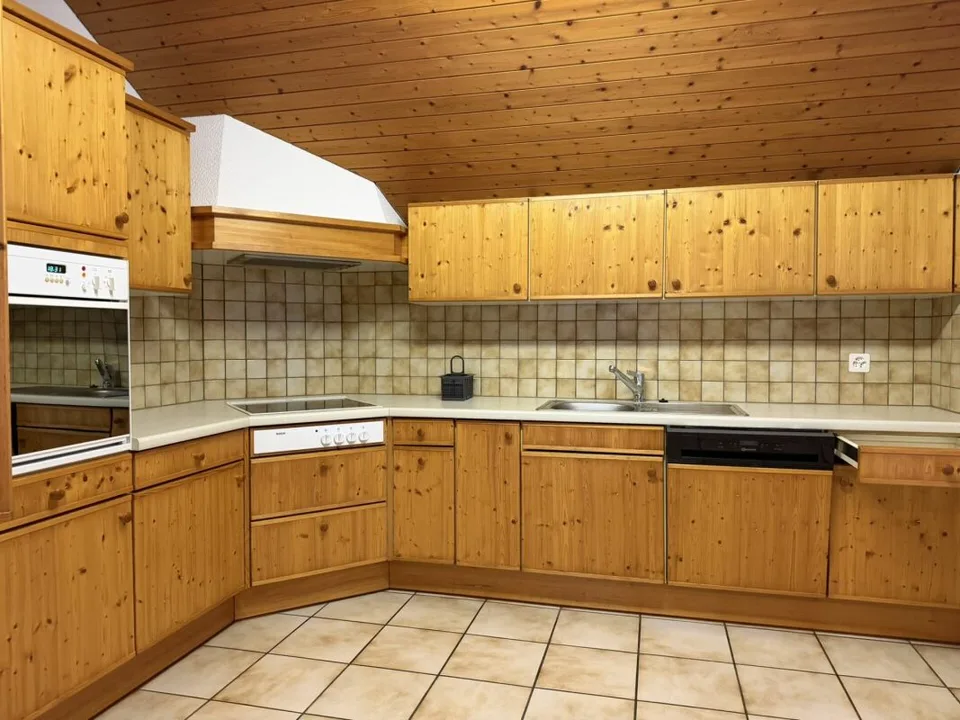 Charmante 3.5-Zi.-Dachwohnung mit Cheminée in Menziken AG – Foto 5 von 13