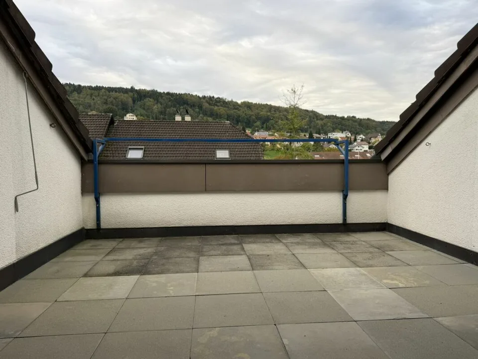 Charmante 3.5-Zi.-Dachwohnung mit Cheminée in Menziken AG – Foto 8 von 13