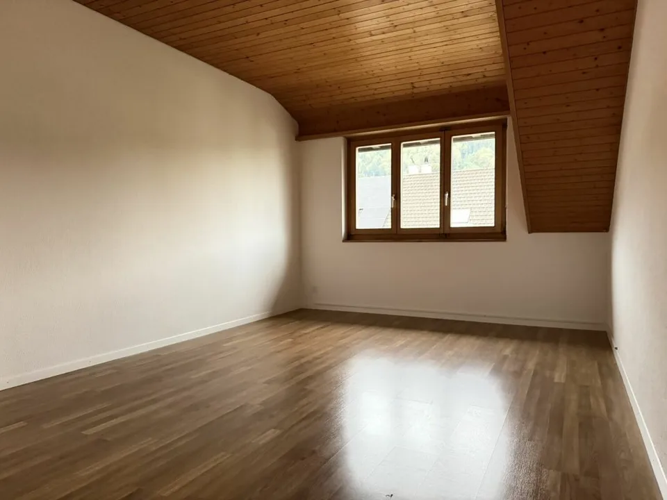 Charmante 3.5-Zi.-Dachwohnung mit Cheminée in Menziken AG – Foto 10 von 13